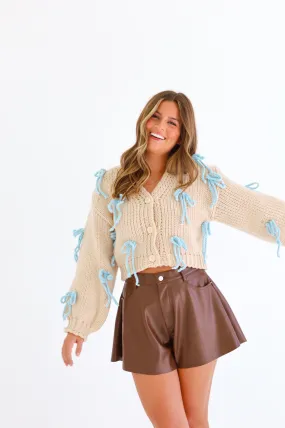 CHUNK BOW SWEATER IN SAND/BLUE